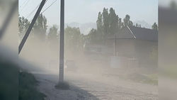 «Пыль столбом!» Жители жилмассива Ала-Тоо просят заасфальтировать участок улицы Корсаковых