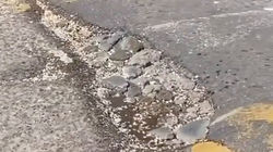 Горожанин жалуется на яму на дороге по Токтогула-Гоголя. Видео
