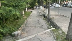 Когда отремонтируют тротуар по Логвиненко? Фото горожанина