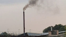 Жительница Токмока жалуется на дым из трубы. Видео