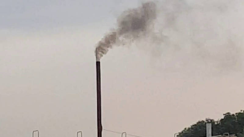 Жительница Токмока жалуется на дым из трубы. Видео
