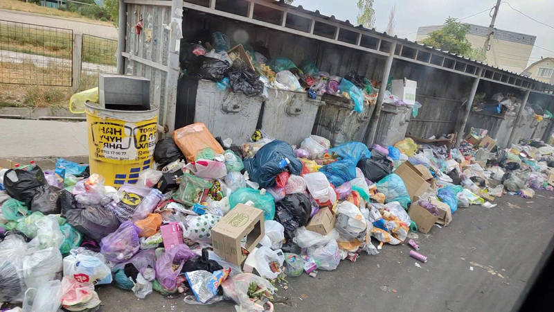 Огромная гора мусора в жилмассиве Кок-Жар. Видео