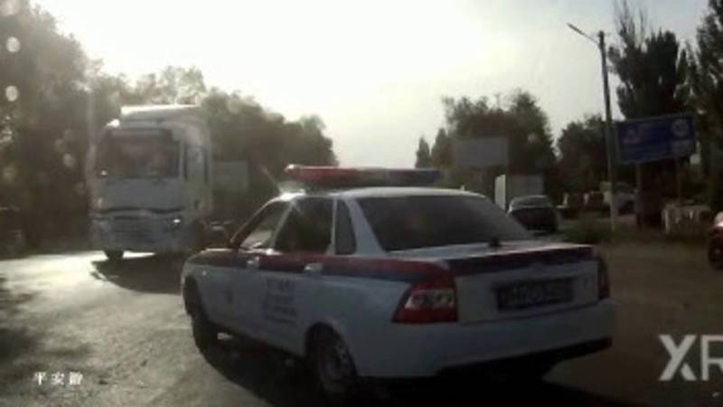 Машина МВД едва не создала аварию в Канте. Видео