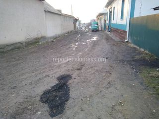 Состояние дороги в селе Караван близ Кызыл-Кии стало плачевным после замены труб
