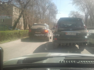 «По встречной полосе ул.Московская 10 апреля около 11:30», - фото автолюбителя.