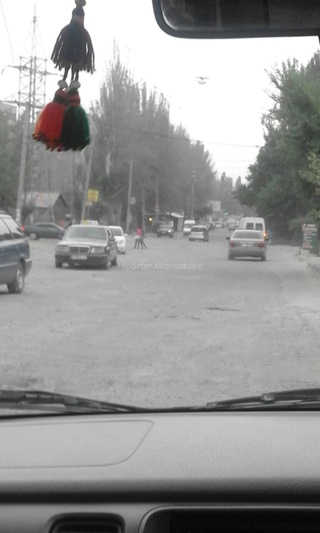 Улицы Бишкека, по которым невозможно ездить: Молодая Гвардия, Ауэзова, Кулиева <b><i>(фото, видео)</i></b>
