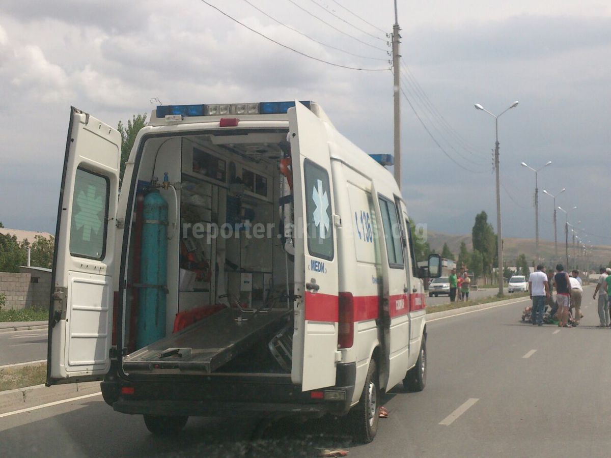 На Южной магистрали карета частной Скорой помощи сбила женщину (фото)