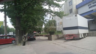 Парковка на тротуаре возле Налоговой Свердловского района 23 июня.