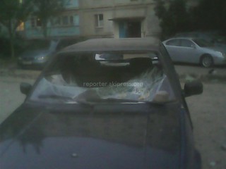 В мкрн «Тунгуч» у машины были разбиты передние, задние и боковые стекла, работала сигнализация, что это было? - читатель <b><i>(фото)</i></b>