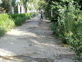 Когда отремонтируют тротуар в микрорайоне «Асанбай»? - читатель <b><i>(фото)</i></b>