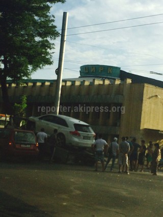 На улице Иваницина в день происходит по два ДТП, - читатель <b><i>(фото)</i></b>