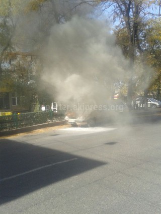 На пересечении улиц Гагарина-Мира сгорела автомашина, - очевидец <b><i>(фото, видео)</i></b>