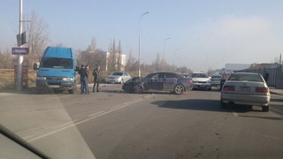 На пересечении улиц Льва Толстого-Ибраимова столкнулись бусик и «Хонда Аккорд», - читатель <b><i>(фото)</i></b>