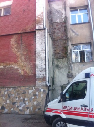 Здание челюстно-лицевого отделения клиники им.И.Ахунбаева находится в аварийном состоянии, - читатель <b><i>(фото)</i></b>