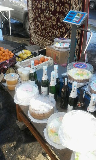 В городе Каракол шампанское продают на улице, - читатель (фото)