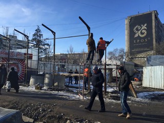 Несмотря на решение Верховного суда на пересечении улиц Чуй-Суюмбаева продолжается строительство, - читатель (видео, фото)