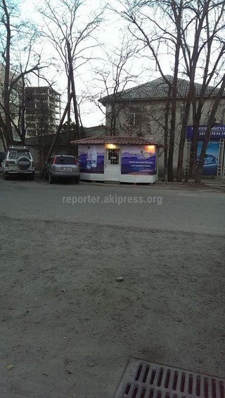 Павильон на перекрестке Тыныстанова-Горького установлен незаконно, - мэрия Бишкека