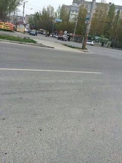На пересечении Южной магистрали с улицей Жетикашкаевой стерлись полосы пешеходного перехода (фото)