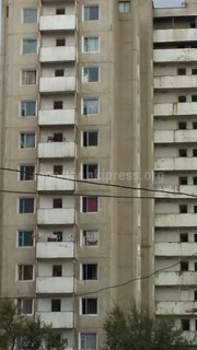 Читатель жалуется, что студентов КГУ им.Арабаева выселяют из общежития в 7 мкр (фото)