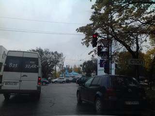 Мэрия Бишкека рассказала, почему на перекрестке Тоголок Молдо — Жибек Жолу установлены 2 светофора