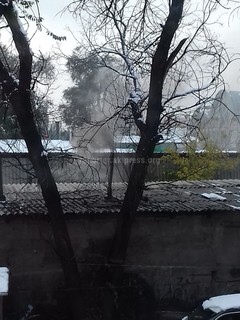 Из дымохода домов по ул.Кулиева идет густой и едкий дым, - читатель (фото)