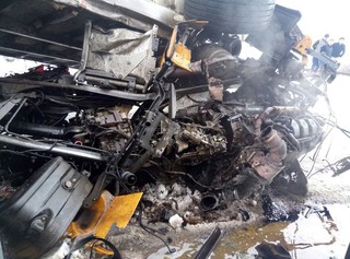 Видео, фото — Поезд протаранил грузовой автомобиль в Сокулукском районе