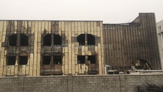 Бишкекчанин просит закрыть фасад бывшего здания Генпрокуратуры (фото)