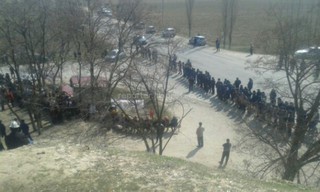 В Базар-Коргоне 8 марта прошел митинг в поддержку депутата О.Текебаева (фото)
