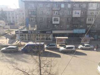 Остановка магазина Военторг на улице Киевской превратилась в парковку, - читатель (фото)