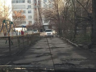 Мэрия Бишкека уже несколько лет обещает сделать дорогу в 8 мкр, сдержит ли она обещание? - читатель (фото)