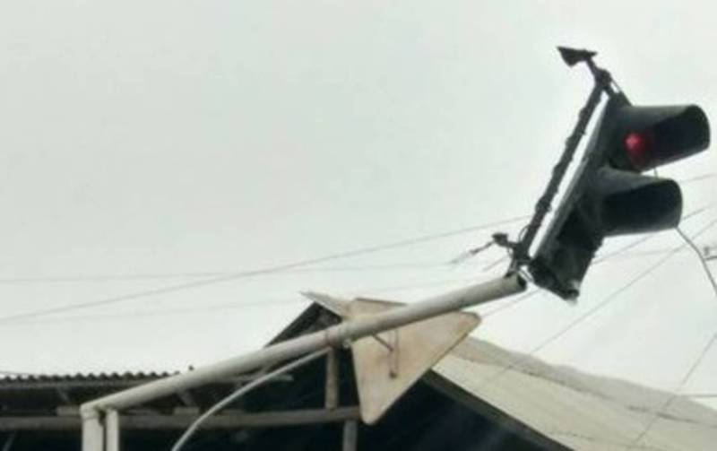 В Оше на ул.Амир-Тимура сломанный светофор заменен на новый светодиодный