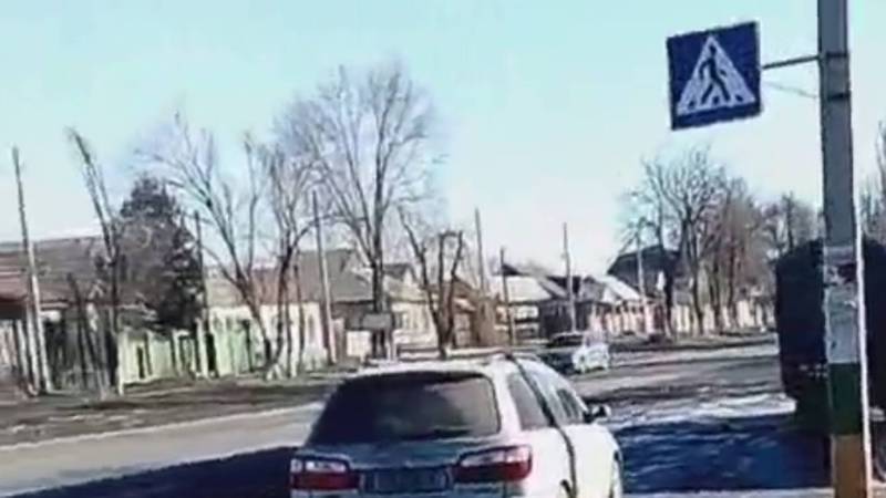 В с.Новопокровка на ул.Ленина отсутствует разметка пешеходного перехода - житель села (видео)