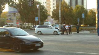 Ранним утром на Ибраимова-Фрунзе столкнулись две «Хонды» <i>(фото)</i>