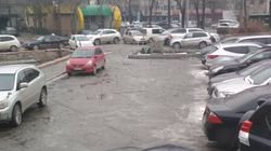 На улице Абдрахманова 152 закрывают въезд на общественную парковку, - бишкекчанин (фото)