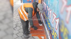 В Бишкеке на Курманжан Датка на остановке провели уборку и очистку скамеек, - мэрия