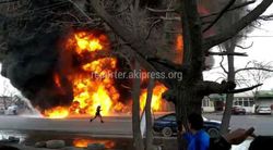 <b>Крупный пожар на Ден Сяопина. Горят дома, машины</b>. Новые фото и видео