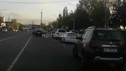 На ул.Ибраимова водитель «Рено» несколько раз нарушил ПДД (видео)