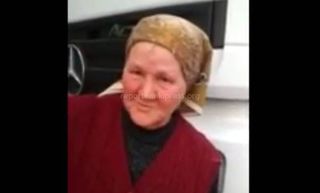 Бабушка с внуками раздавала лепешки и лимонад водителям фур на границе с Казахстаном <i>(видео)</i>