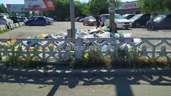 В г.Кара-Балта в районе нижнего рынка образовалась мусорная свалка (фото)