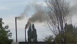 В г.Шопоков Молочное предприятие два раза в день топит печку загрязняя воздух (видео)