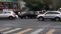 В центре Бишкека столкнулись три автомашины, за рулем были женщины <i>(видео)</i>