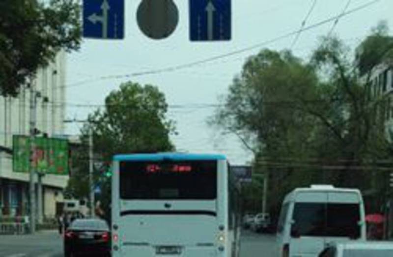Водитель автобуса №42, повернувший со второй полосы, получит выговор, - мэрия