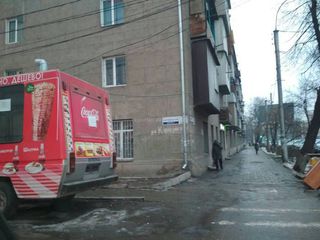 Законно ли расположена машина фаст-фуда на Киевской-Керимбекова? - бишкекчанин (фото)
