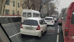 На Московской-Коенкозова «Мерседес Спринтер» выехал на встречную полосу общественного транспорта <i>(фото)</i>