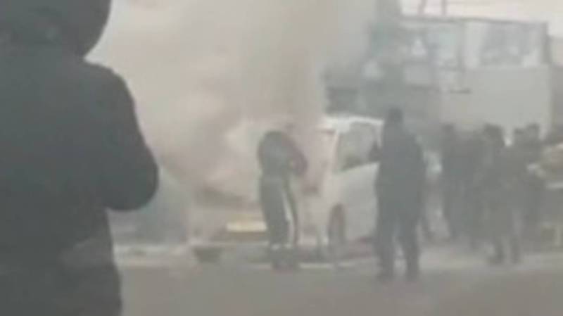 Видео — На рынке «Дордой» загорелась машина