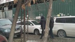 Горожанин: По улице Лермонтова на тротуаре постоянно паркуют машины <i>(фото)</i>