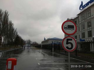 Законно ли ограничена парковка на участке ул.Фучика? - бишкекчанин (фото)