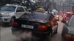 На ул.Тыныстанова водитель «Тойоты» выехал на встречную полосу. Видео