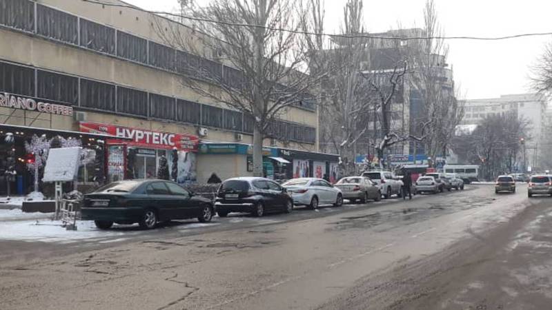 Улица Исанова очищена от незаконно припаркованных автомобилей, - УПМС (видео, фото)