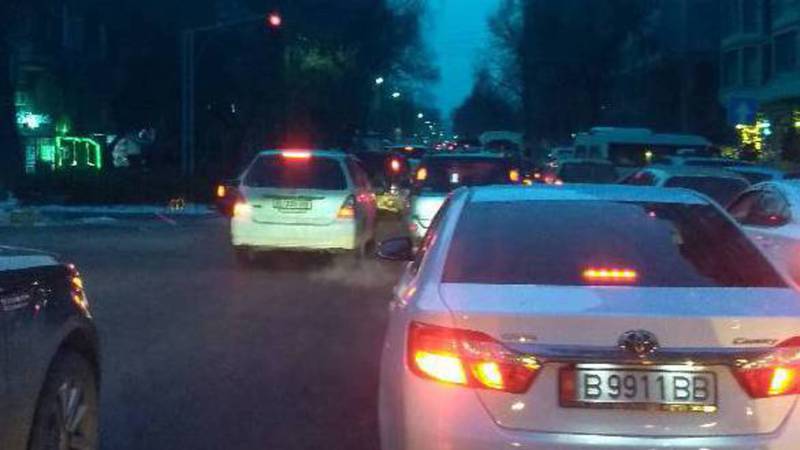 Горожанин жалуется на пробки на улицах Бишкека